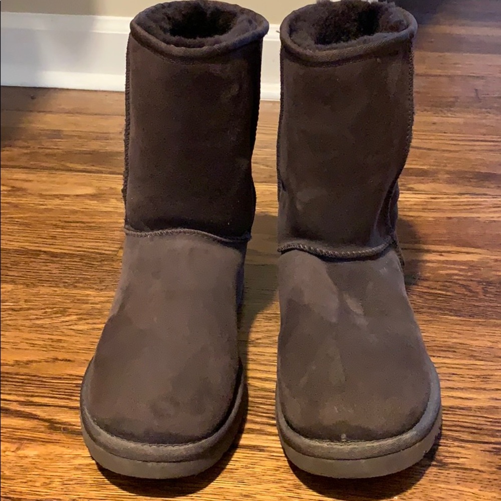 Dark Brown UGG size 9. Worn twice